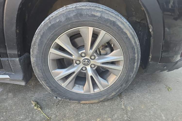 Used Toyota Highlander 2021 2.0T Two-Wheel Drive Elite Version 7-Seater Right Front Wheel Hub