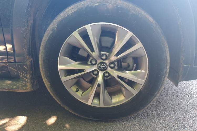 Used Toyota Highlander 2021 2.0T Four-Wheel Drive Elite Edition 7-Seater Right Front Wheel Hub