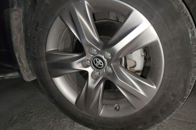 Used Toyota Highlander 2021 2.0T Four-Wheel Drive Luxury Edition 7 Seats Right Front Wheel Hub