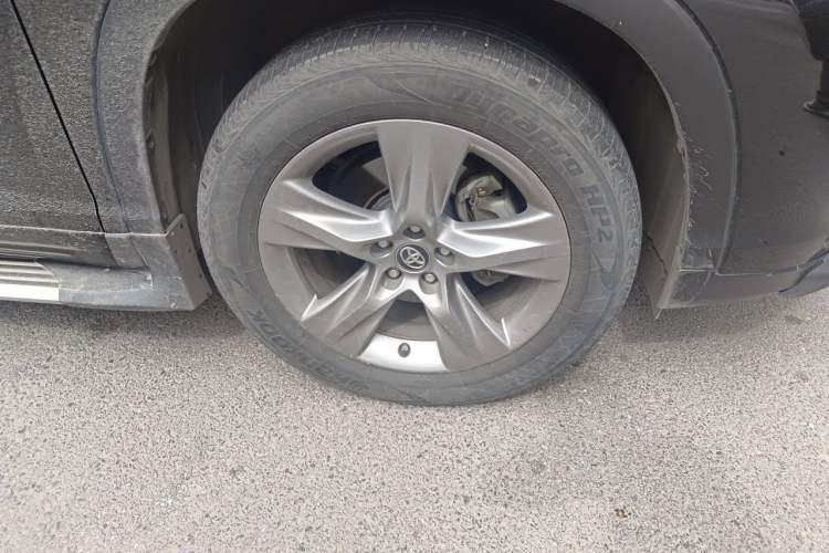 Used Toyota Highlander 2021 2.0T Four-Wheel Drive Luxury Edition 7 Seats Right Front Wheel Hub