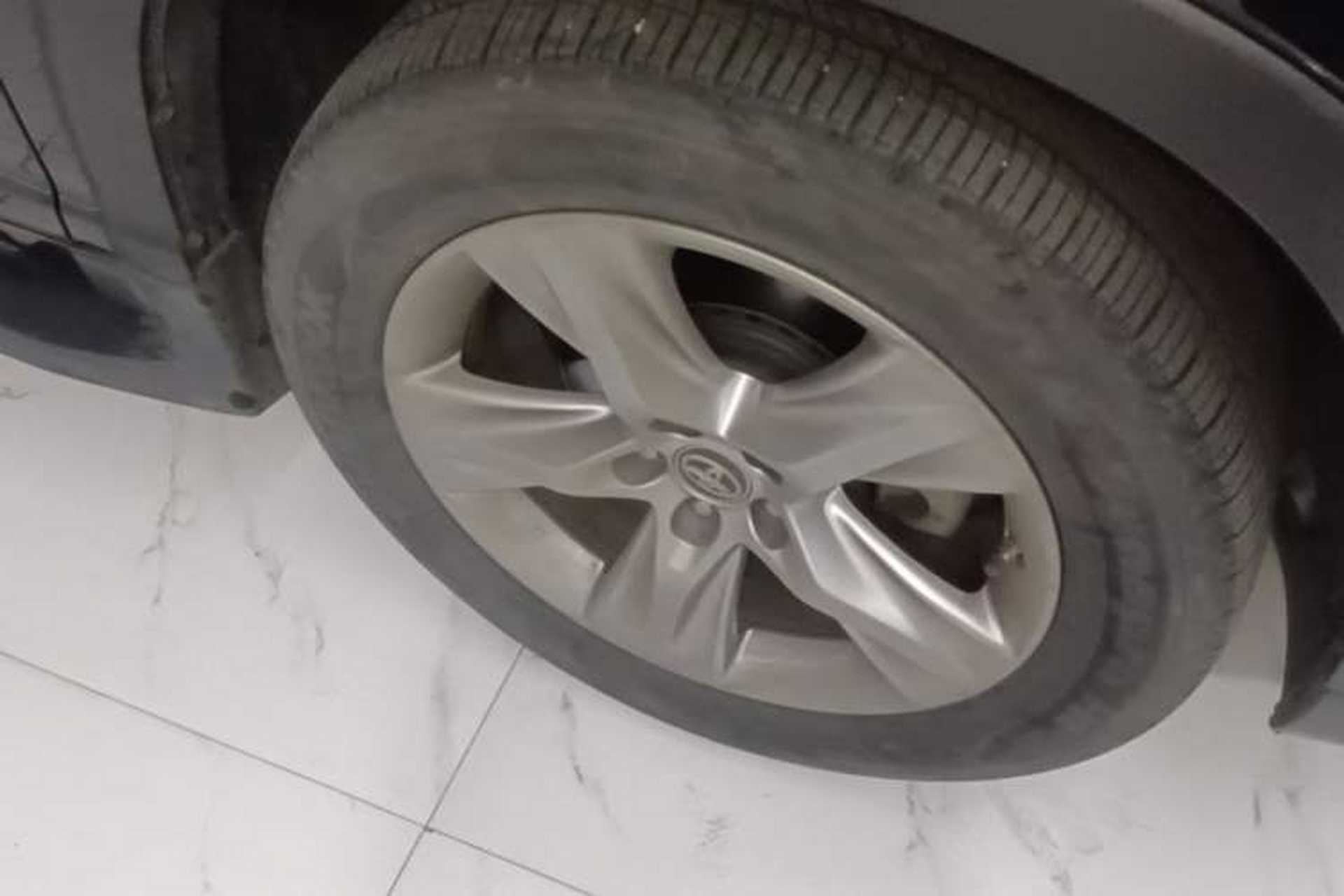 Used Toyota Highlander 2021 2.0T Four-Wheel Drive Prestige Version 7 Seats Right Front Wheel Hub