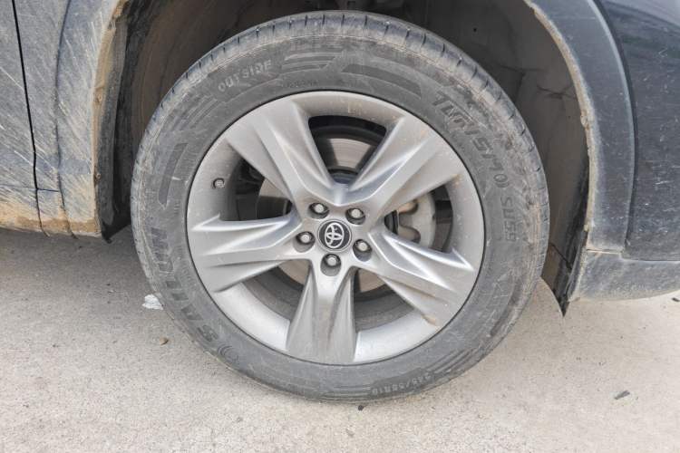 Used Toyota Highlander 2021 2.0T Four-Wheel Drive Luxury Edition 7 Seats Right Front Wheel Hub