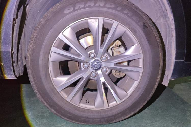 Used Toyota Highlander 2021 2.0T Four-Wheel Drive Elite Edition 7-Seater Right Front Wheel Hub