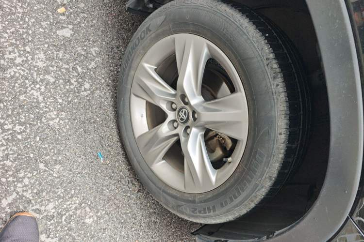 Used Toyota Highlander 2021 2.0T Four-Wheel Drive Luxury Edition 7 Seats Right Front Wheel Hub