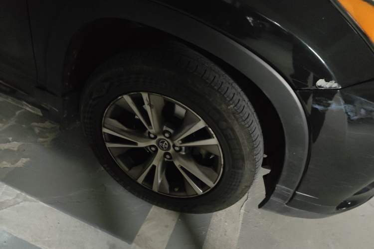 Used Toyota Highlander 2021 2.0T Four-Wheel Drive Elite Edition 7-Seater Right Front Wheel Hub