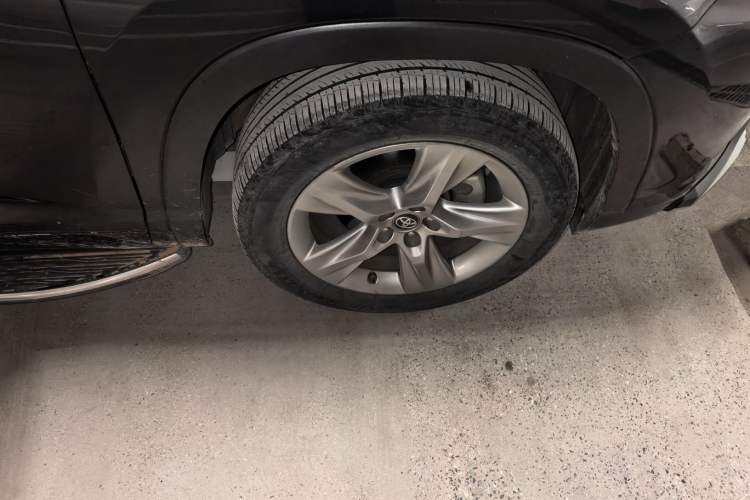 Used Toyota Highlander 2021 2.0T Four-Wheel Drive Luxury Edition 7 Seats Right Front Wheel Hub
