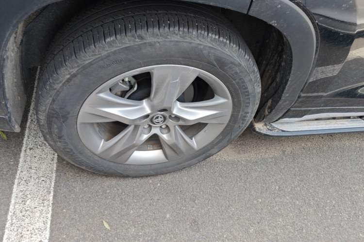 Used Toyota Highlander 2021 2.0T Four-Wheel Drive Luxury Edition 7 Seats Right Front Wheel Hub