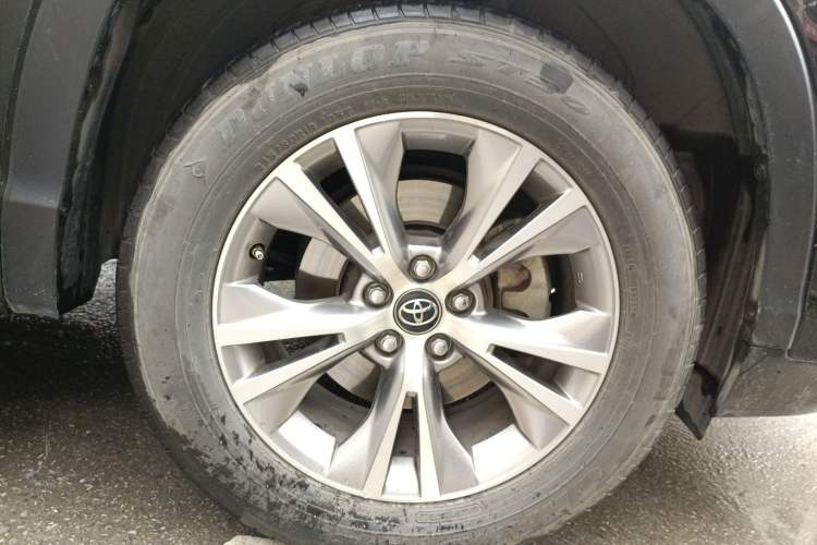 Used Toyota Highlander 2021 2.0T Four-Wheel Drive Elite Edition 7-Seater Right Front Wheel Hub