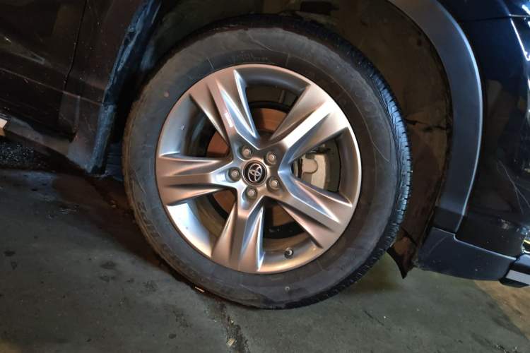 Used Toyota Highlander 2021 2.0T Four-Wheel Drive Luxury Edition 7 Seats Right Front Wheel Hub