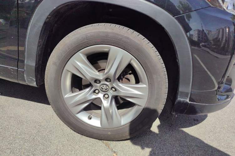 Used Toyota Highlander 2021 2.0T Four-Wheel Drive Luxury Edition 7 Seats Right Front Wheel Hub