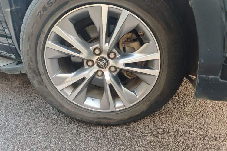 Used Toyota Highlander 2021 2.0T Four-Wheel Drive Elite Edition 7-Seater Right Front Wheel Hub