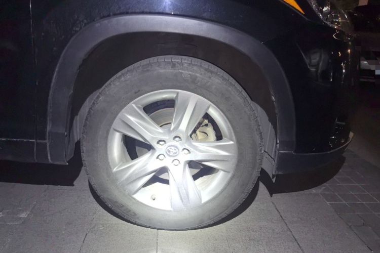Used Toyota Highlander 2021 2.0T Four-Wheel Drive Luxury Edition 7 Seats Right Front Wheel Hub