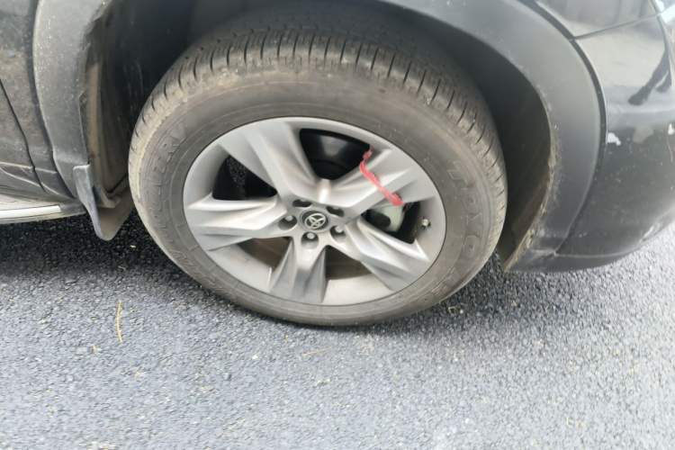 Used Toyota Highlander 2021 2.0T Four-Wheel Drive Prestige Version 7 Seats Right Front Wheel Hub