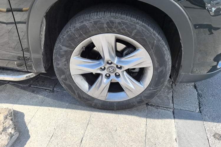 Used Toyota Highlander 2021 2.0T Four-Wheel Drive Luxury Edition 7 Seats Right Front Wheel Hub