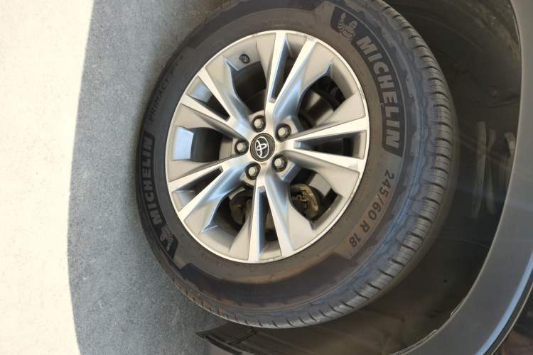 Used Toyota Highlander 2021 2.0T Two-Wheel Drive Elite Edition 5 Seats Right Front Wheel Hub