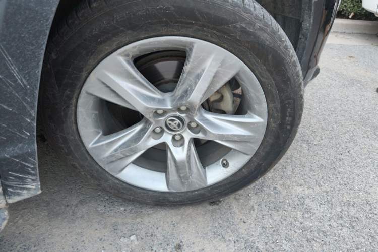 Used Toyota Highlander 2021 2.0T Four-Wheel Drive Luxury Edition 7 Seats Right Front Wheel Hub
