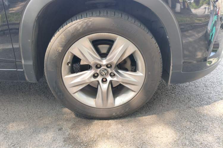 Used Toyota Highlander 2021 2.0T Four-Wheel Drive Luxury Edition 7 Seats Right Front Wheel Hub