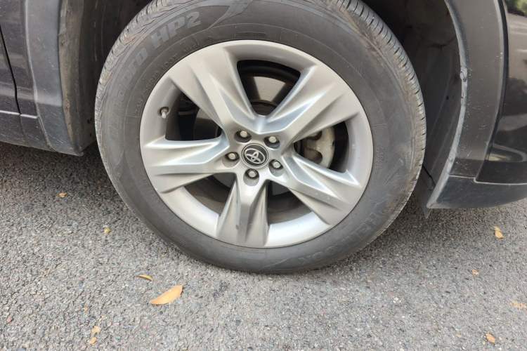 Used Toyota Highlander 2021 2.0T Four-Wheel Drive Luxury Edition 7 Seats Right Front Wheel Hub
