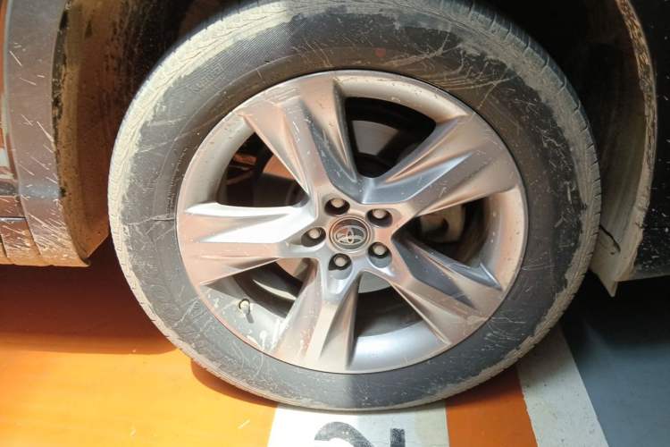 Used Toyota Highlander 2021 2.0T Four-Wheel Drive Luxury Edition 7 Seats Right Front Wheel Hub