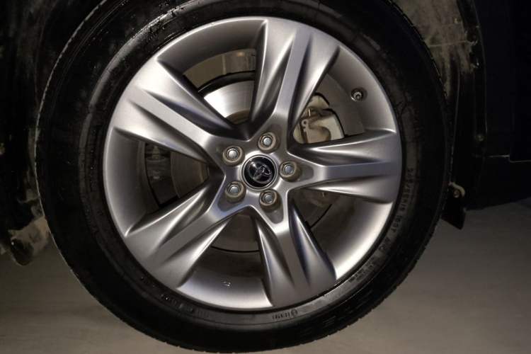 Used Toyota Highlander 2021 2.0T Four-Wheel Drive Luxury Edition 7 Seats Right Front Wheel Hub