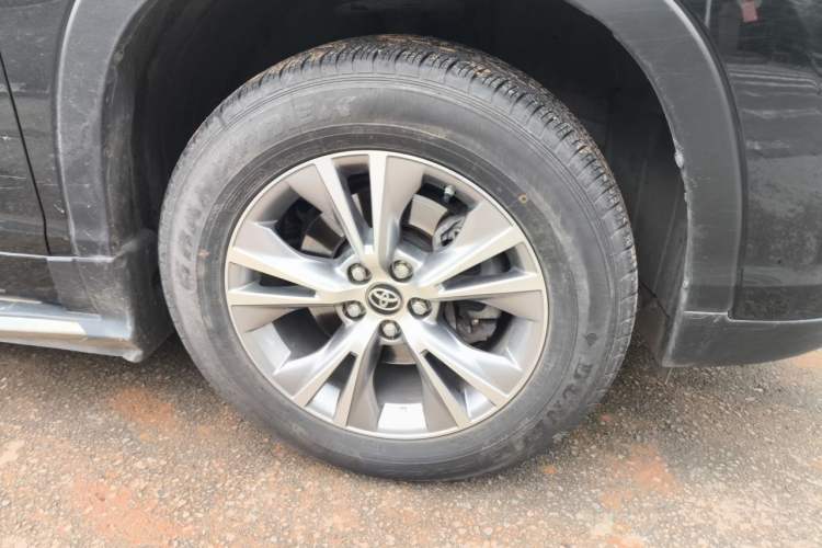 Used Toyota Highlander 2021 2.0T Four-Wheel Drive Elite Edition 7-Seater Right Front Wheel Hub