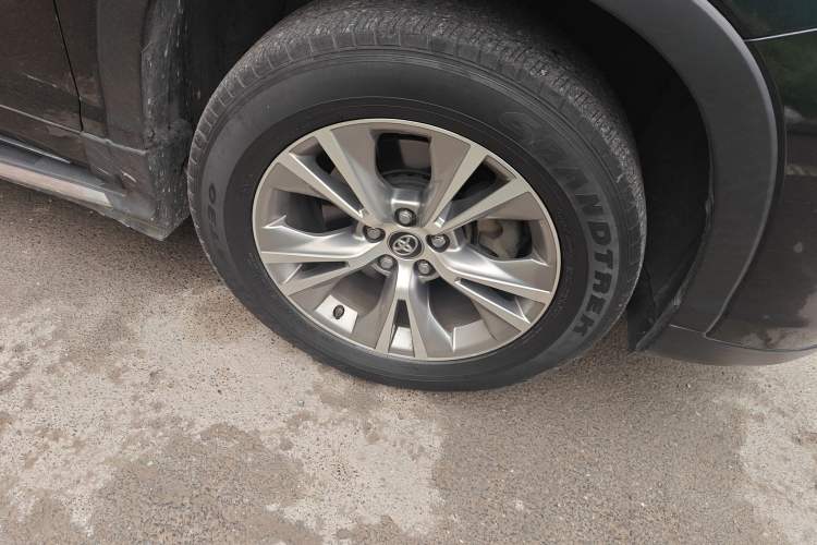 Used Toyota Highlander 2021 2.0T Two-Wheel Drive Elite Version 7-Seater Right Front Wheel Hub