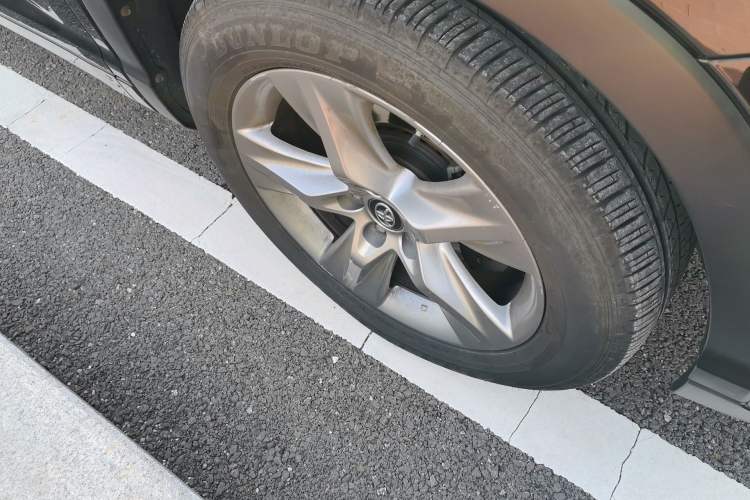 Used Toyota Highlander 2021 2.0T Four-Wheel Drive Luxury Edition 7 Seats Right Front Wheel Hub