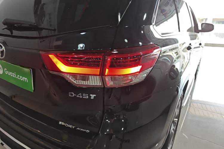 Used Toyota Highlander 2021 2.0T Four-Wheel Drive Prestige Version 7 Seats Right Rear Taillight