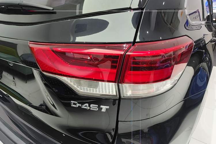 Used Toyota Highlander 2021 2.0T Two-Wheel Drive Elite Version 7-Seater Right Rear Taillight