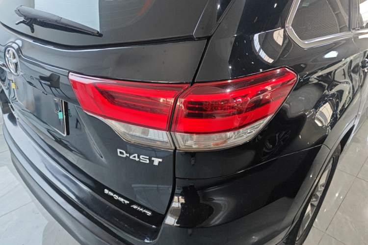 Used Toyota Highlander 2021 2.0T Four-Wheel Drive Prestige Version 7 Seats Right Rear Taillight