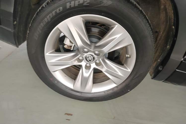 Used Toyota Highlander 2021 2.0T Four-Wheel Drive Luxury Edition 7 Seats Right Rear Wheel Hub