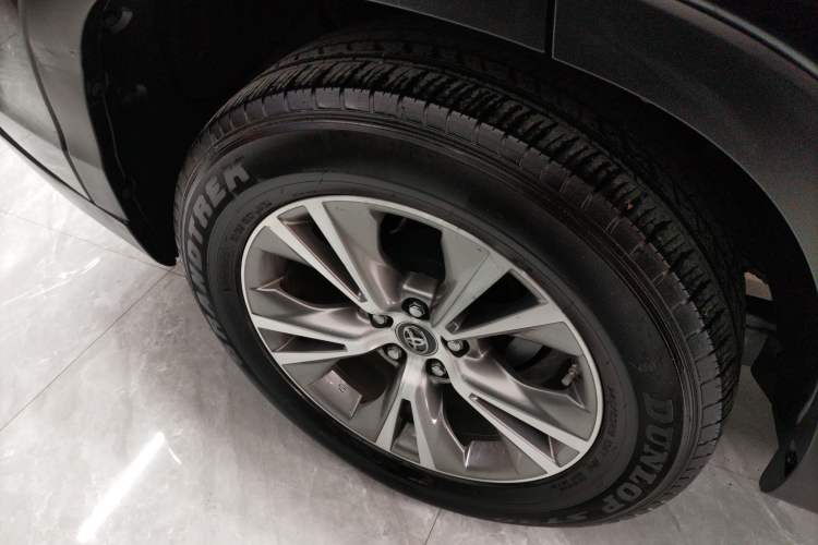 Used Toyota Highlander 2021 2.0T Two-Wheel Drive Elite Version 7-Seater Right Rear Wheel Hub