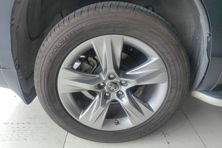Used Toyota Highlander 2021 2.0T Four-Wheel Drive Prestige Version 7 Seats Right Rear Wheel Hub