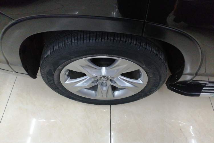 Used Toyota Highlander 2021 2.0T Four-Wheel Drive Prestige Version 7 Seats Right Rear Wheel Hub