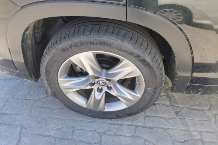 Used Toyota Highlander 2021 2.0T Four-Wheel Drive Luxury Edition 7 Seats Right Rear Wheel Hub