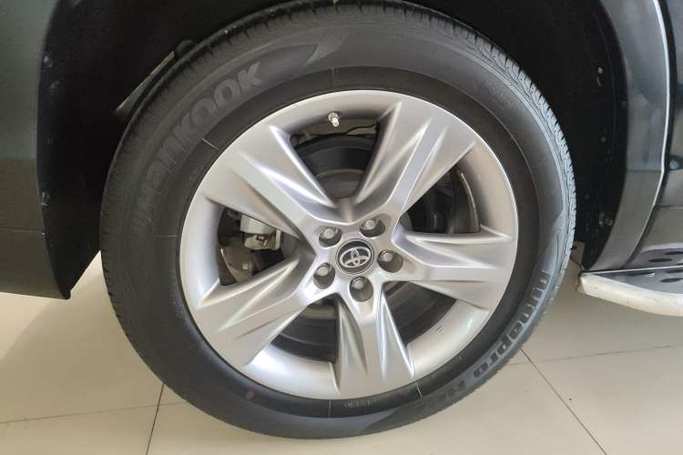 Used Toyota Highlander 2021 2.0T Two-Wheel Drive Luxury Edition 7 Seats Right Rear Wheel Hub