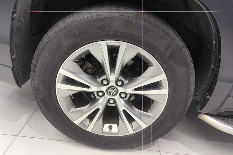 Used Toyota Highlander 2021 2.0T Two-Wheel Drive Elite Version 7-Seater Right Rear Wheel Hub