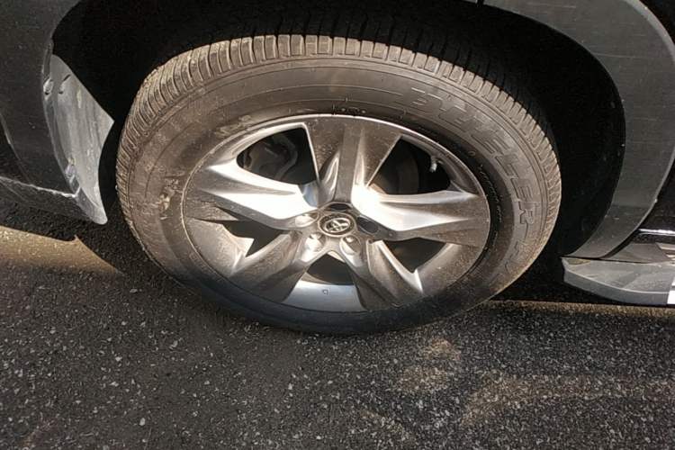 Used Toyota Highlander 2021 2.0T Four-Wheel Drive Prestige Version 7 Seats Right Rear Wheel Hub