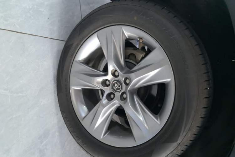 Used Toyota Highlander 2021 2.0T Four-Wheel Drive Luxury Edition 7 Seats Right Rear Wheel Hub