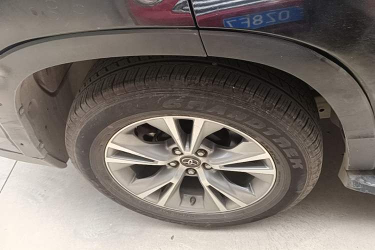 Used Toyota Highlander 2021 2.0T Two-Wheel Drive Elite Edition 5 Seats Right Rear Wheel Hub