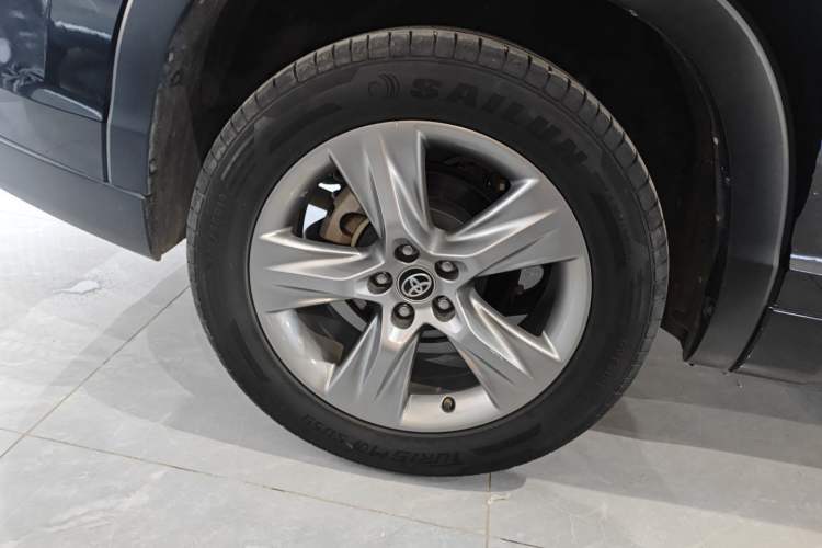 Used Toyota Highlander 2021 2.0T Four-Wheel Drive Prestige Version 7 Seats Right Rear Wheel Hub