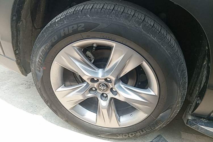 Used Toyota Highlander 2021 2.0T Four-Wheel Drive Luxury Edition 7 Seats Right Rear Wheel Hub