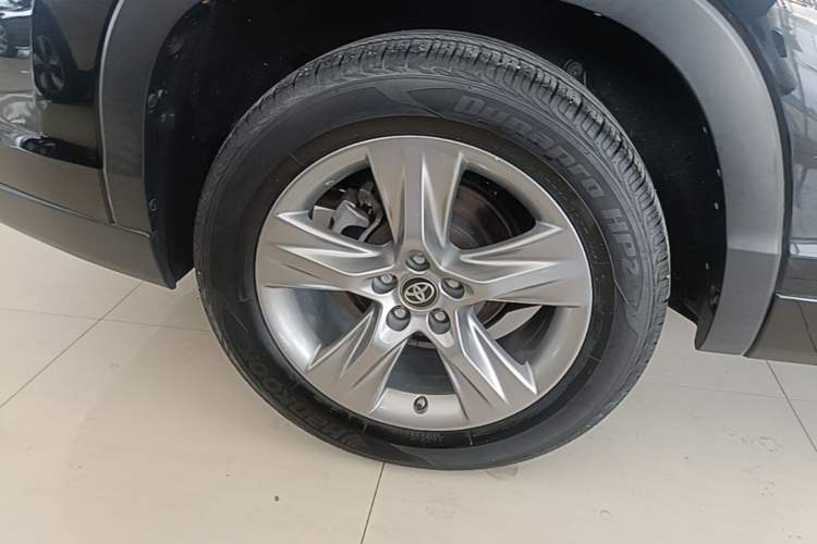 Used Toyota Highlander 2021 2.0T Four-Wheel Drive Prestige Version 7 Seats Right Rear Wheel Hub