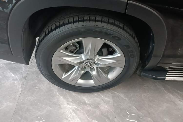 Used Toyota Highlander 2021 2.0T Four-Wheel Drive Luxury Edition 7 Seats Right Rear Wheel Hub