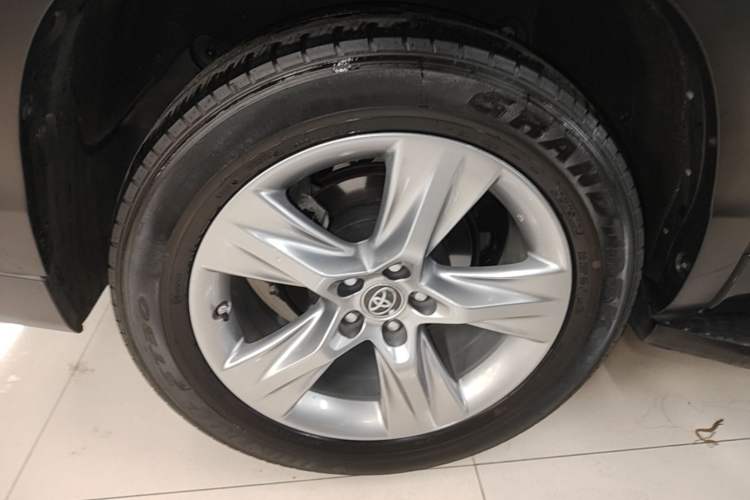 Used Toyota Highlander 2021 2.0T Four-Wheel Drive Luxury Edition 7 Seats Right Rear Wheel Hub
