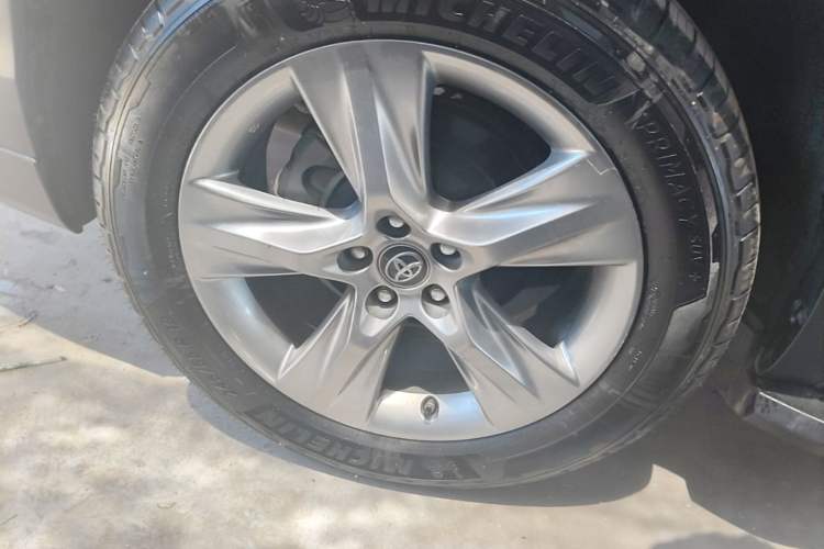 Used Toyota Highlander 2021 2.0T Four-Wheel Drive Prestige Version 7 Seats Right Rear Wheel Hub
