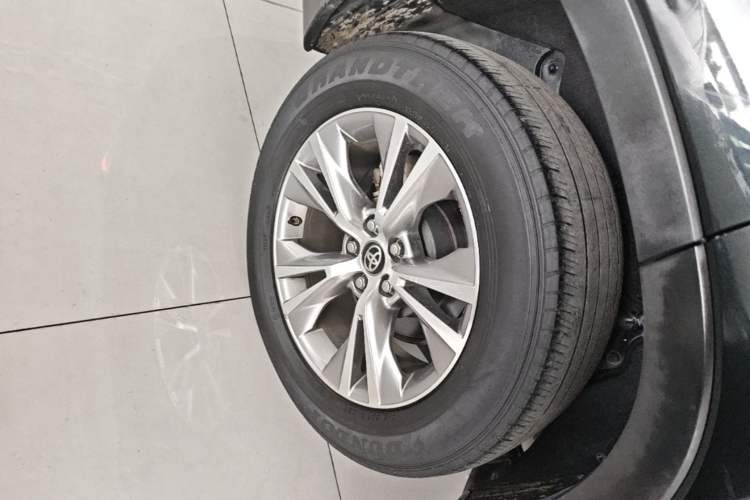 Used Toyota Highlander 2021 2.0T Four-Wheel Drive Elite Edition 7-Seater Right Rear Wheel Hub
