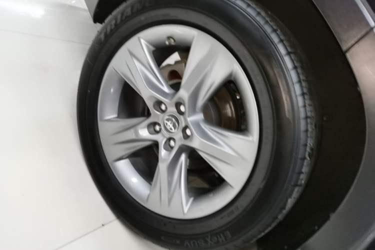 Used Toyota Highlander 2021 2.0T Four-Wheel Drive Luxury Edition 7 Seats Right Rear Wheel Hub