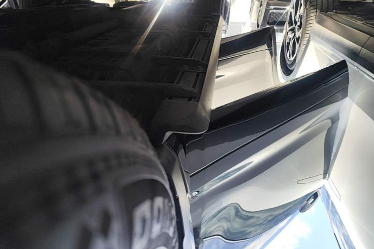 Used Toyota Highlander 2021 2.0T Two-Wheel Drive Elite Edition 5 Seats Right Side Sill