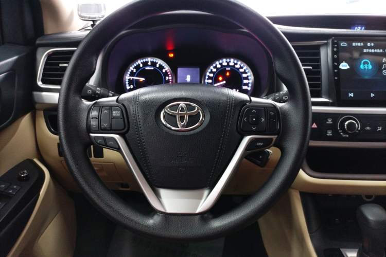Used Toyota Highlander 2021 2.0T Two-Wheel Drive Elite Version 7-Seater Steering Wheel